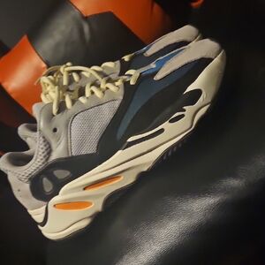 Yezzy 750 Wave Runner